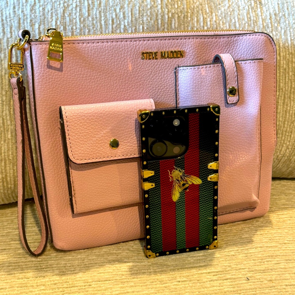💗👛{Steve Madden} Beautiful Pink Logo Large Wristlet | Clutch Wallet!